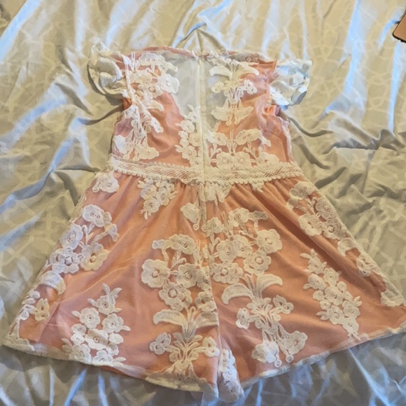 Floral and lace short jumpsuit - Picture 4 of 6